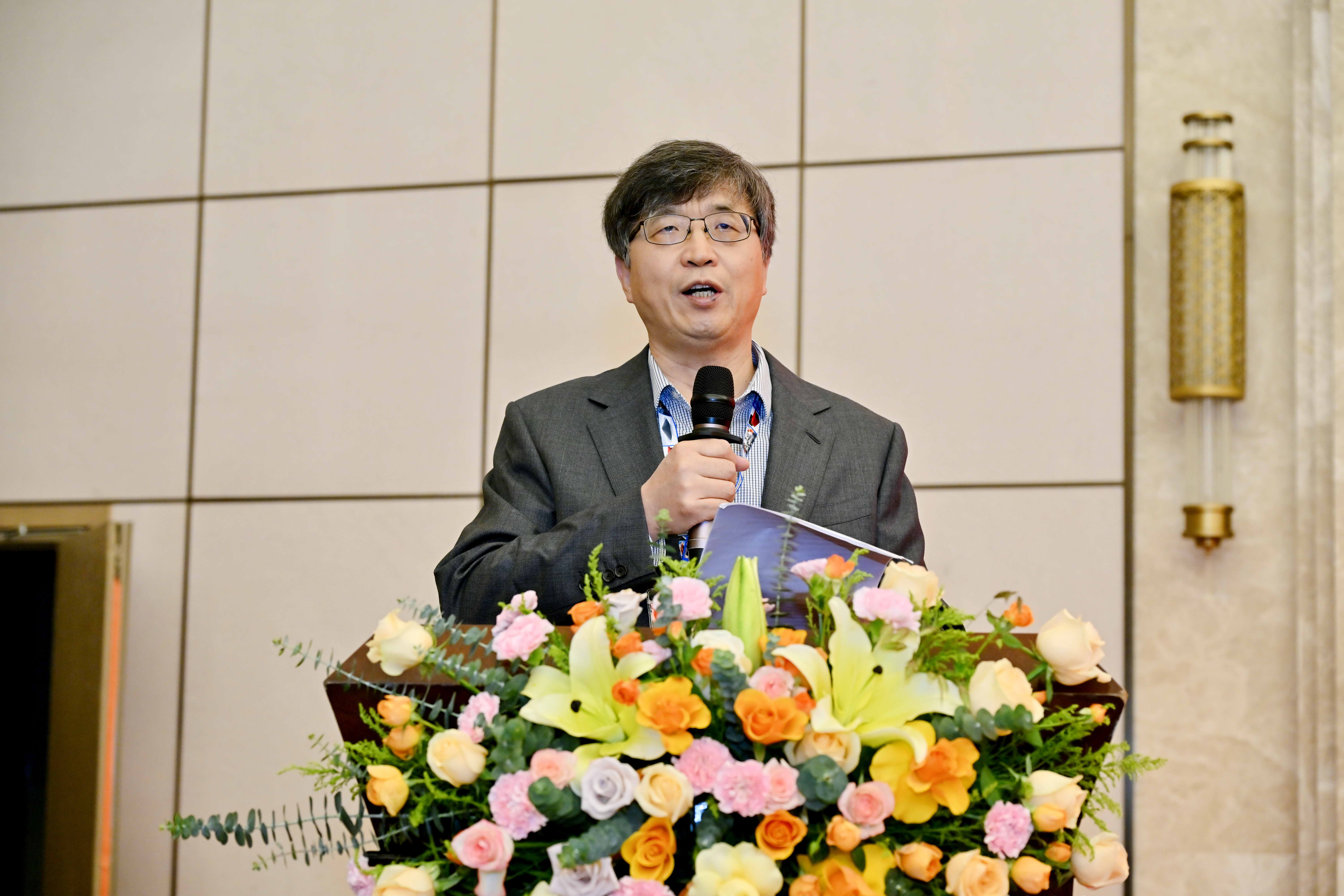 吴朝军理事长致欢迎词